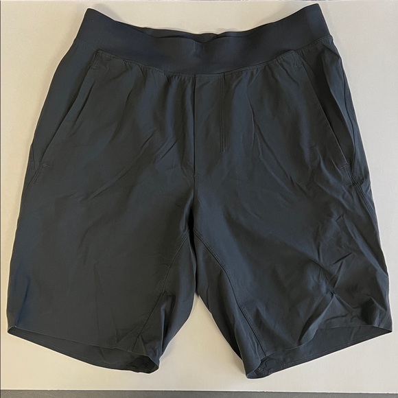 lululemon athletica Other - Lululemon In Mind Short 9” Size Small